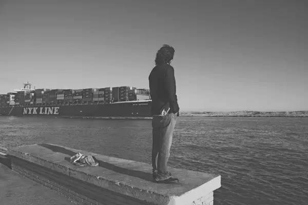 不止眼前的苟且还有远方的苟且,生活不止眼前的苟且还有远方英文