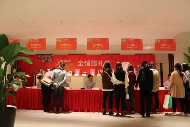 100元帮你搞定一套秋装,花一件衣服的钱穿两件衣服