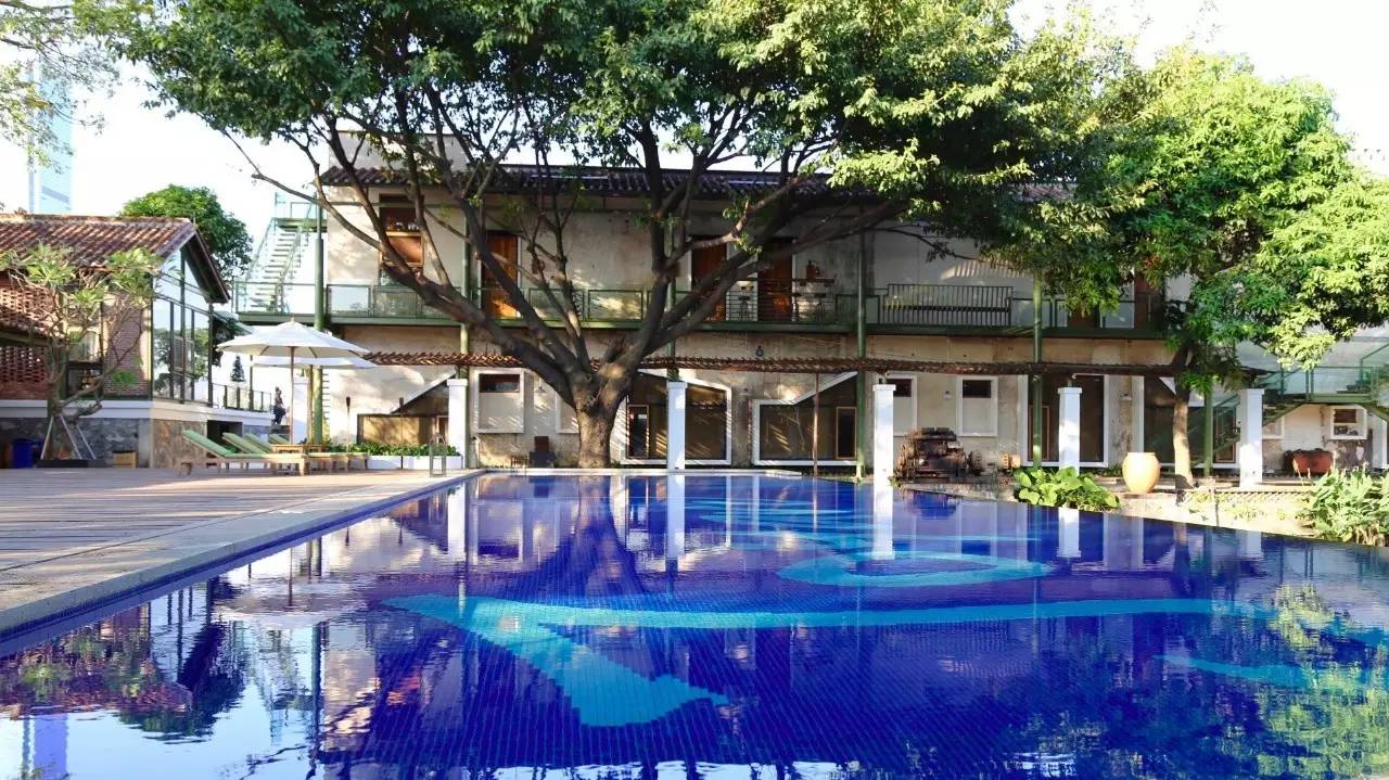 70后文艺大叔跑到这个“会吃福建人”的城市，用花砖、雪茄和伏特加，把废弃的修船厂变成最会撩妹的床