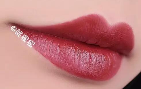 秋季不显唇纹唇釉,秋季唇釉推荐色号大牌