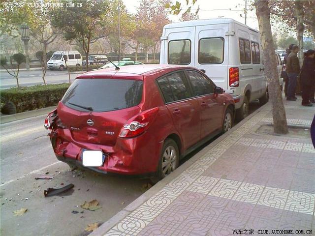 我的车停在车位上被撞了如何处理,停在车位里被别人撞了怎么弄