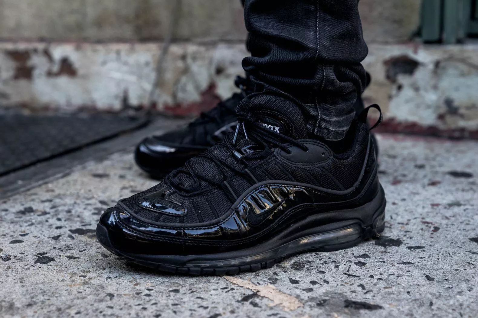 潮牌｜Supreme布鲁克林店外，一大片“人民币”满街走！