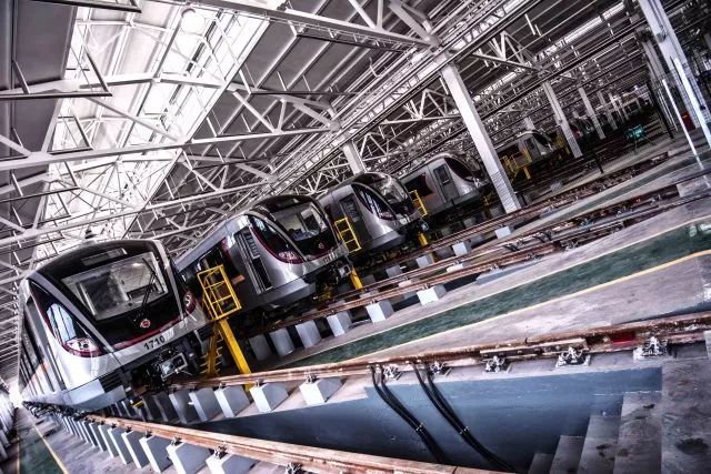 「长假Day5」“十一黄金周”你放假我保驾:幕后地铁人在忙些啥?