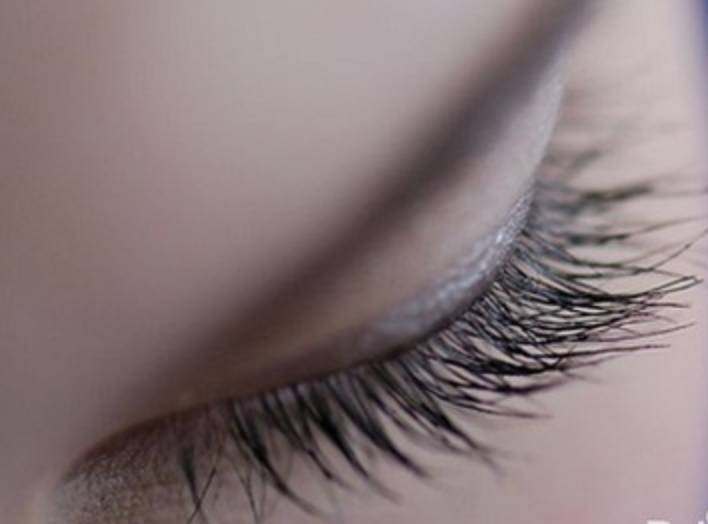 教你妆|是谁给女明星们素颜的勇气来面对流言蜚语？那对能耐的睫毛呗！