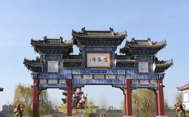 给大家介绍一下，这是我的母亲潍坊，美貌如花！