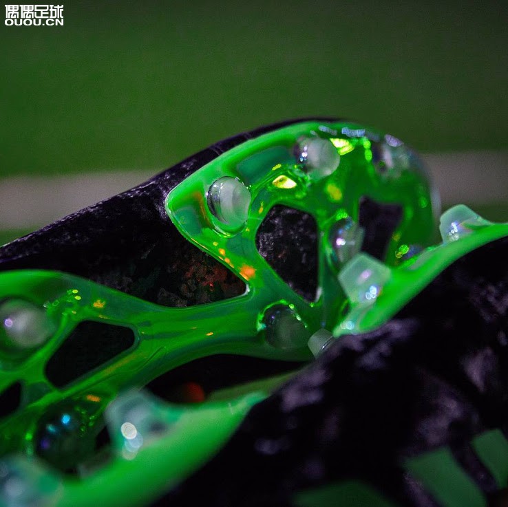 德国阿迪达斯glitch多少钱,阿迪达斯glitch皮靴