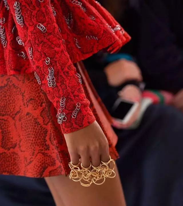 刘雯唐嫣包包,刘雯唐嫣最新消息