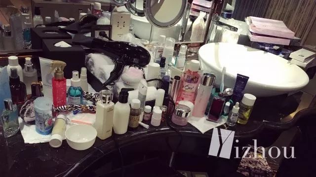 关晓彤素颜和化妆是什么样子,关晓彤最值得买的东西