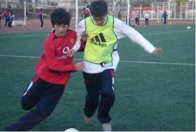 张杰鹿晗真心英雄,张杰篮球场踢足球