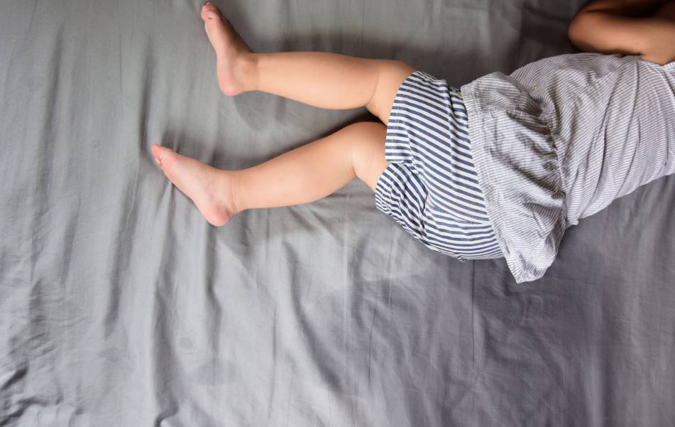 如何帮宝宝戒奶睡觉,帮宝宝戒奶怎么哄睡