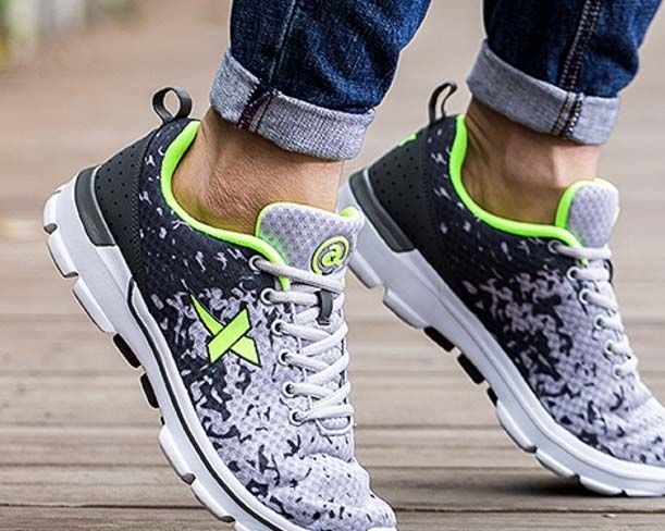 运动鞋压脚背怎么处理运动鞋买大还是买小