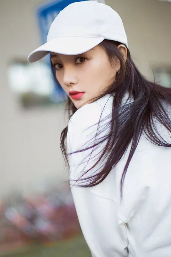 蔡依林“整”成单眼皮？竟然撞脸李钟硕