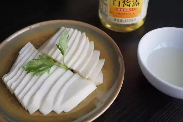 三伏天不吃饭也要买一件棉麻衫,三伏天不开空调吃饭一身汗