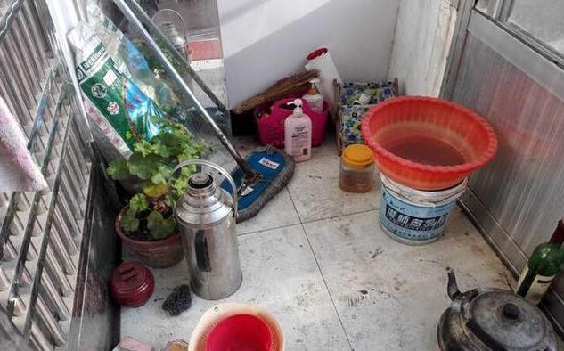 北方婆婆太邋遢,老婆婆太邋遢家里脏乱