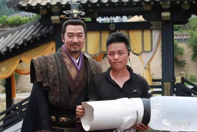 拍戏40度高温穿厚衣服,横店40度拍戏现场