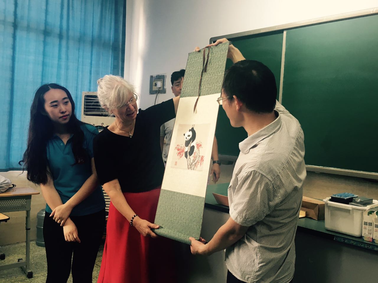 这个闰六月的夏天，成都十八中和德、意两国中学生用一场球赛成了朋友