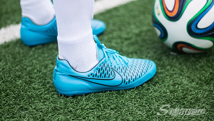 中场阿迪足球鞋,中场足球鞋有哪些