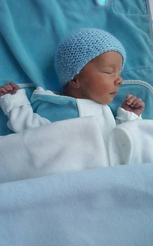 怀孕5个月羊水破了不做引产行吗,孕中期羊水破了补救经历