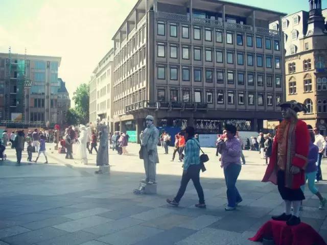 上帝视角俯瞰德国科隆大教堂,德国科隆大教堂效果图