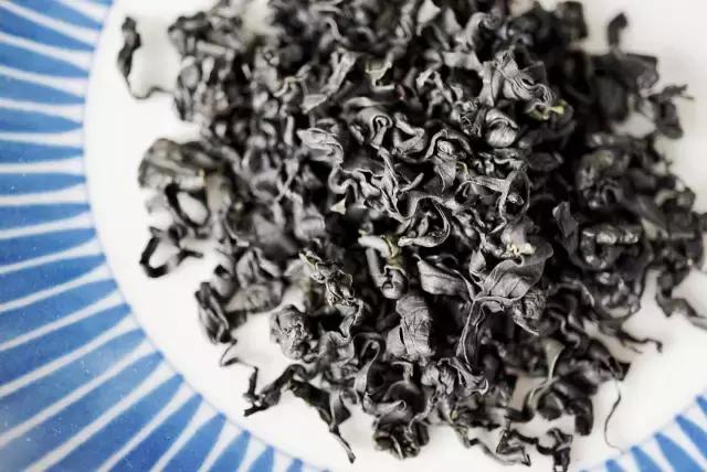 三伏天不吃饭也要买一件棉麻衫,三伏天不开空调吃饭一身汗