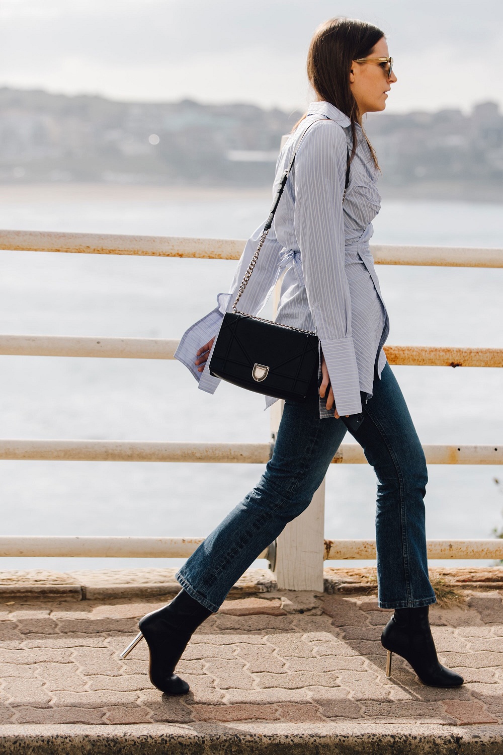 什么样的牛仔裤好看又百搭,百搭时尚超好版型牛仔裤