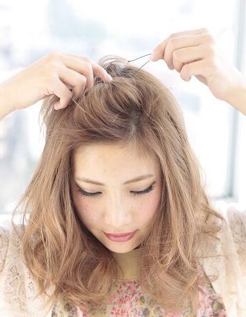 怎样把前头发扎好看,前面头发蓬松是怎么做到的