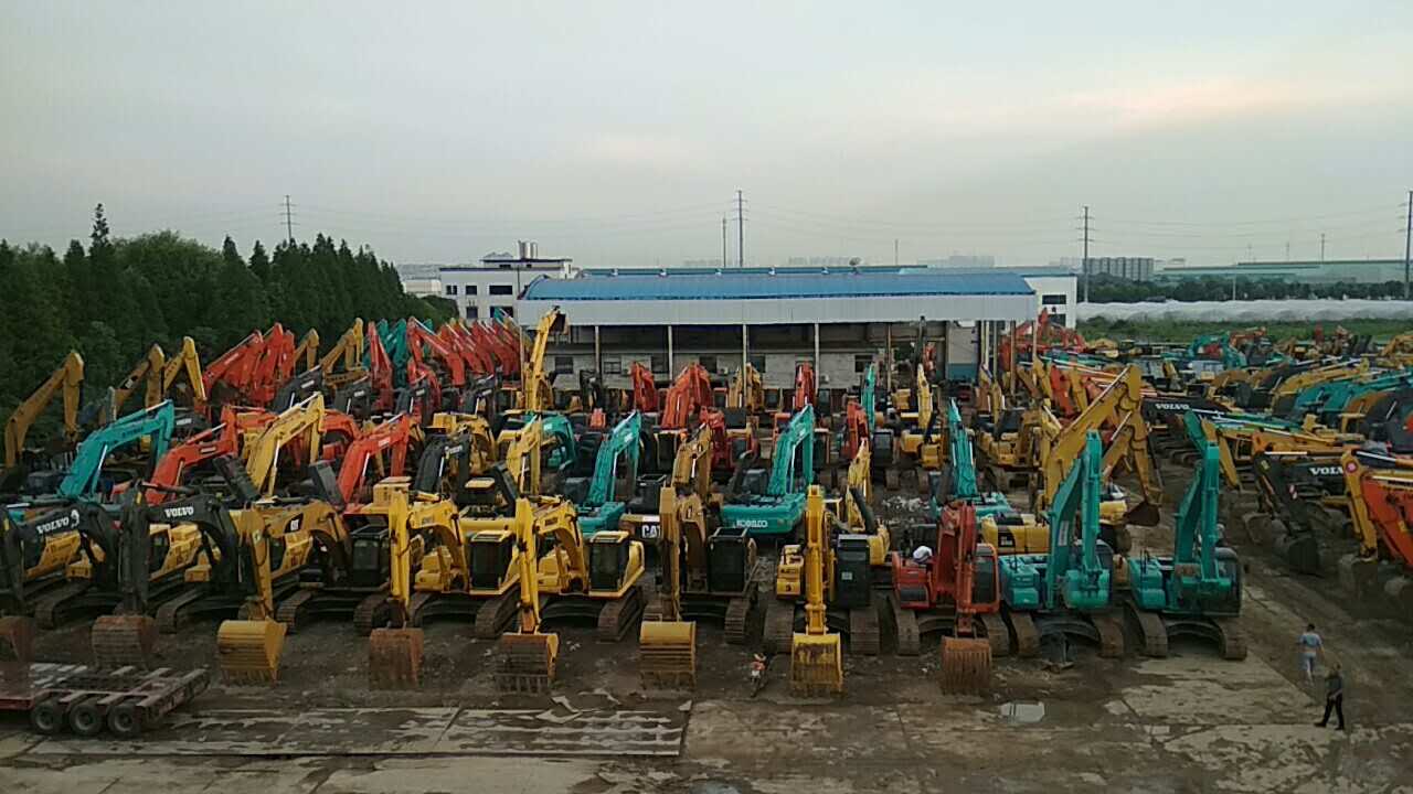 二手挖掘机现场实拍,二手挖掘机直击现场