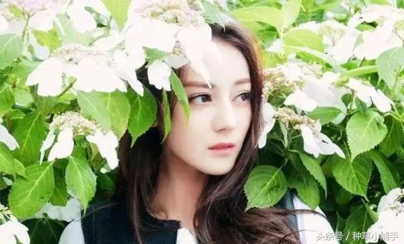 娜扎白的发光,娜扎深v美裙白到发光