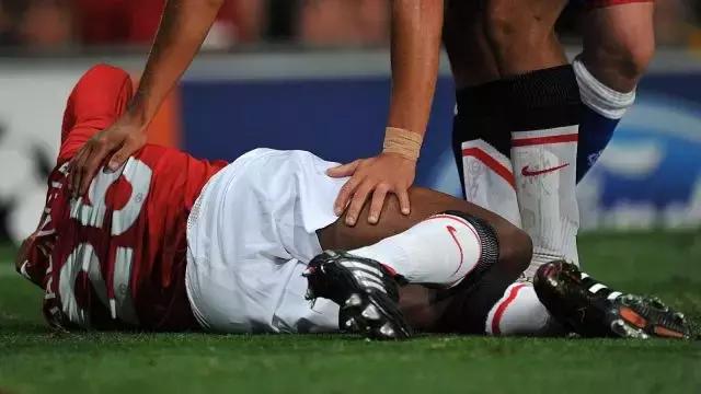 足球比赛应该保什么险,足球比赛涉及的安全问题