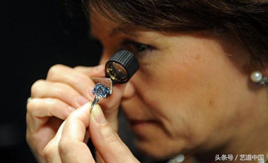 鉴定钻石真假只需一招,鉴定钻石的技巧有哪些方法