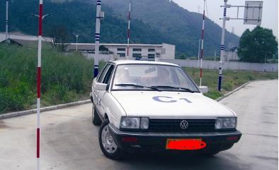 科目二压线是指车轮压线还是车身,科目二是轮胎压线还是车身压线