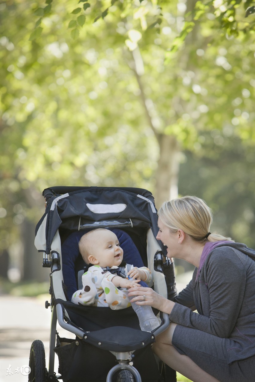 宝宝情绪崩溃嚎啕大哭，转移注意力根本不管用，专家建议这样做