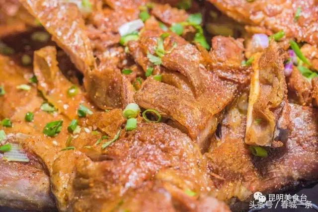 隐藏在昆明村庄里的3家烤羊店，老司机用3个月才找到的