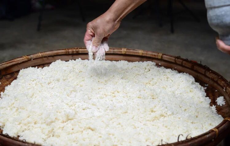 自制米酒有点酸还能做别的食用吗,坐月子吃米酒做法