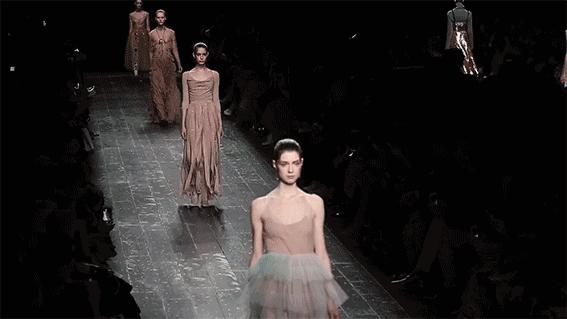 桑蚕丝衣服怎么变白,桑蚕丝衣服怎么穿不皱