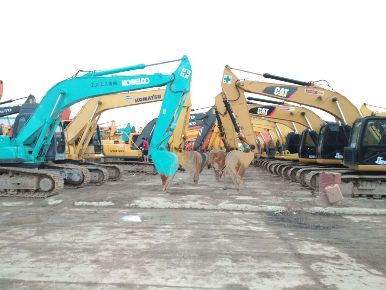 四川二手现代挖掘机报价,成都二手挖掘机推荐哪款好