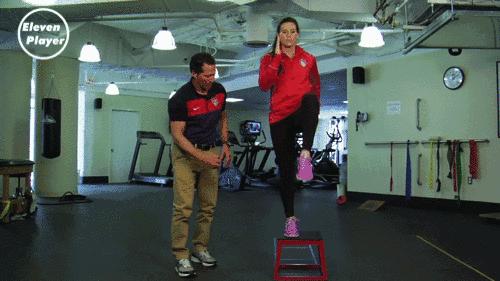 足球运动员保护膝盖的锻炼方法,足球训练如何保护膝盖