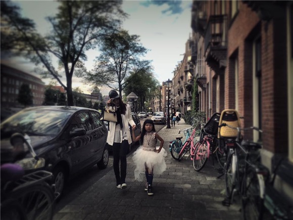 曹格一家人澳大利亚旅行,曹格夫妇照片