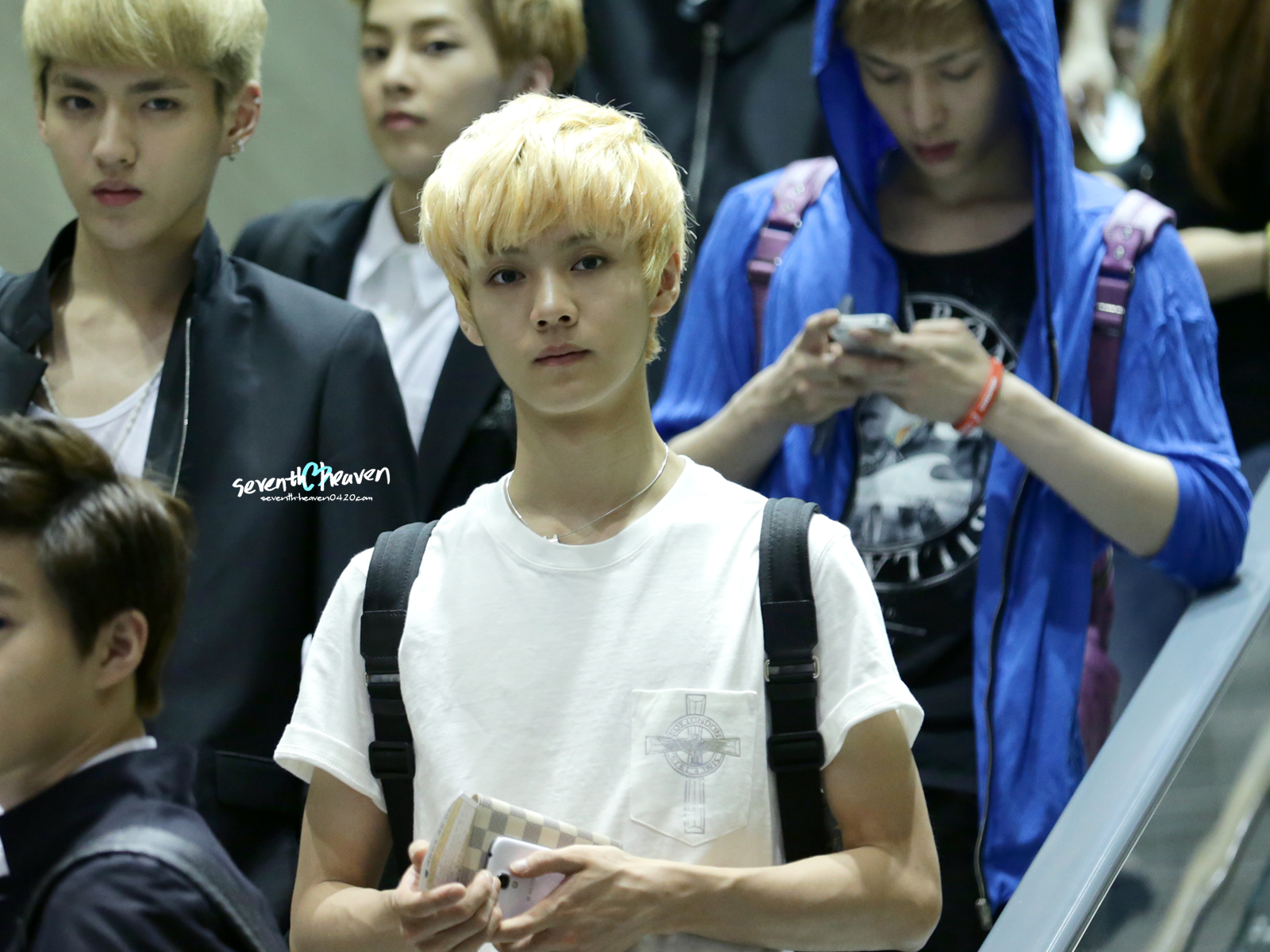 航班延误滞留机场,网曝航班延误