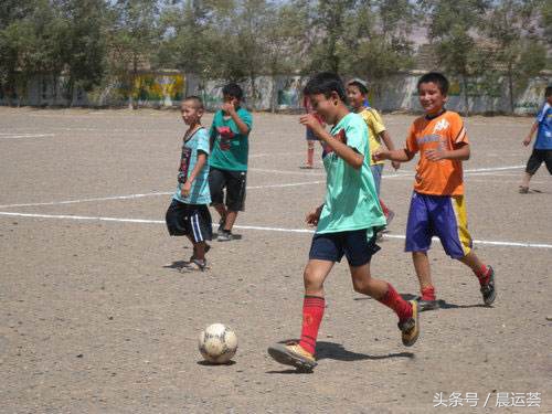 这里像巴西这里是额敏这里有个一球成名孩子叫叶尔凡