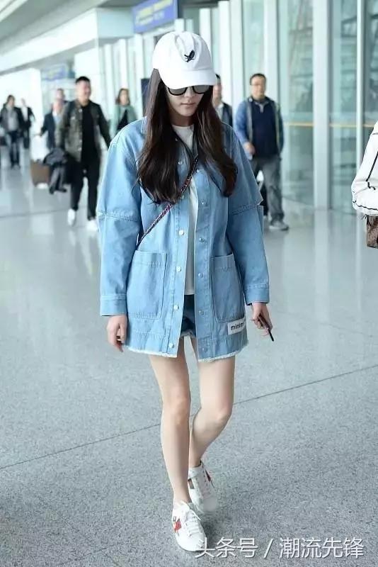 杨幂这双鞋子是什么牌子的,杨幂最近穿的回力小白鞋