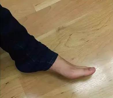 脚胖脚宽穿什么鞋好看,脚肥脚大腿粗穿什么鞋显脚小