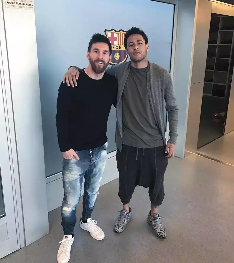 内马尔多大的鞋号,内马尔出过的耐克足球鞋