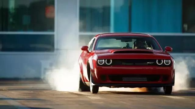 道奇的挑战者除了地狱猫，还有一台叫恶魔的