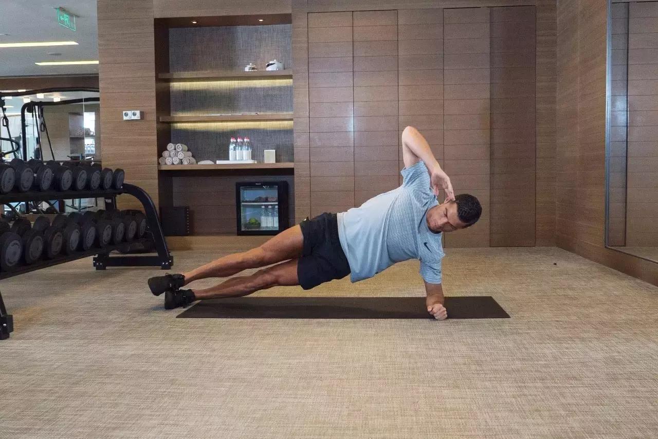 独家｜C罗来中国也不忘健身，GQ偷袭拍了一段视频