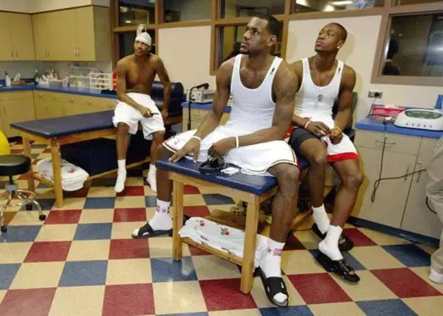 夏天最适合穿的拖鞋男,直男青年鞋子穿搭