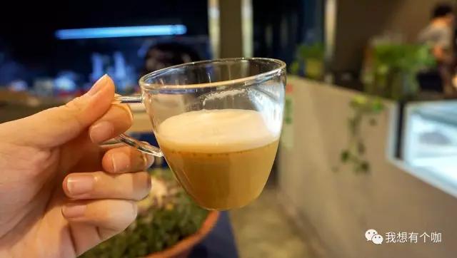 他辞去国企高管工作，把独立电影社搬进可以画画、喝咖啡的美术馆