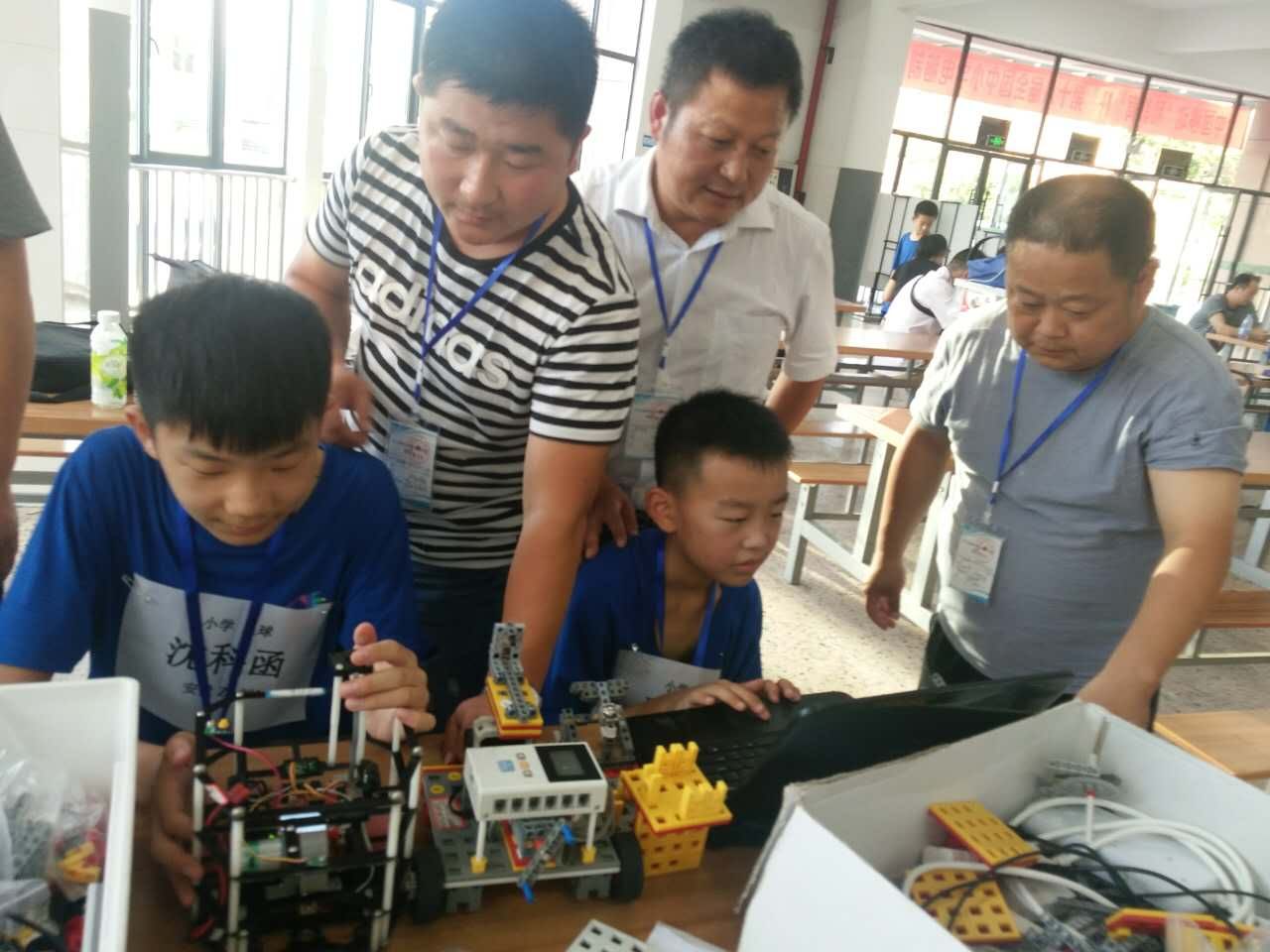 阜阳清河路一小机器人社团孩子嗨到国赛场