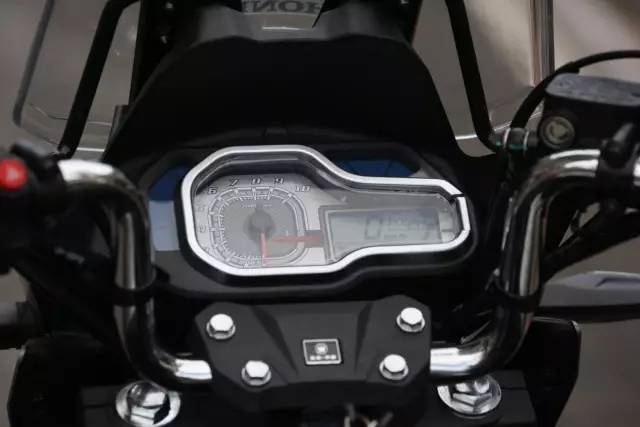 五羊本田猛鸷cb190x有时钟显示吗,猛鸷190对比新大洲本田cb190x