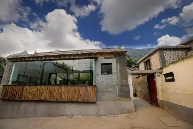 “麻麻,那是什么花?”“麻麻花呀!”